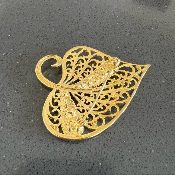 Vintage Gold Rhinestone Filagree Pin Brooch - Picture 7 of 14